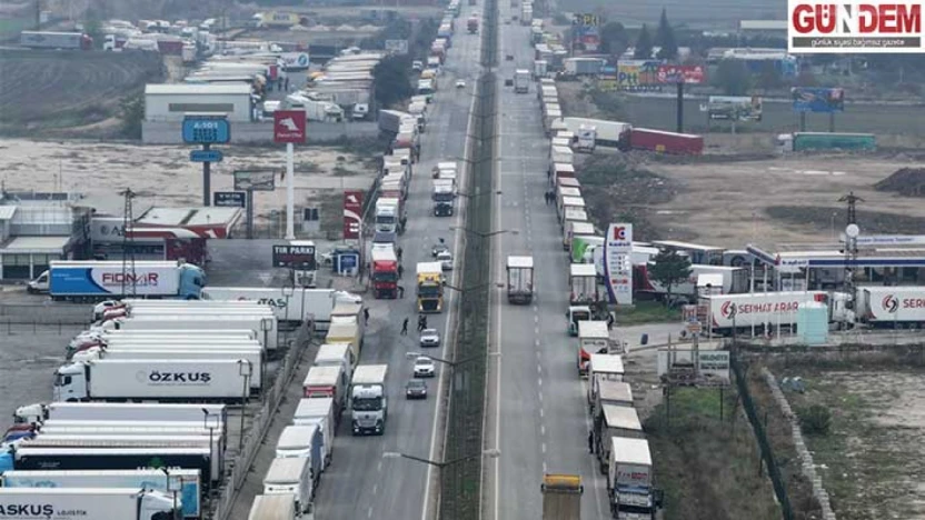 Kapıkule Sınır Kapısı'nda çift yönlü 7'şer kilometre tır kuyruğu oluştu