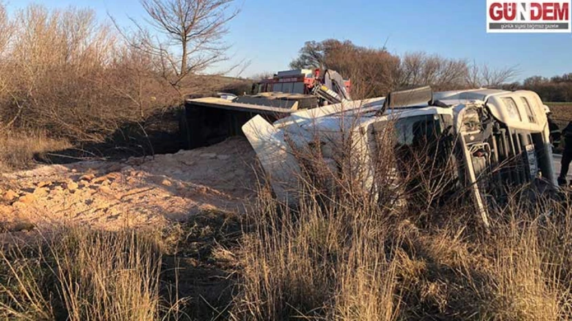 Kazada, tır sürücüsü yaralandı