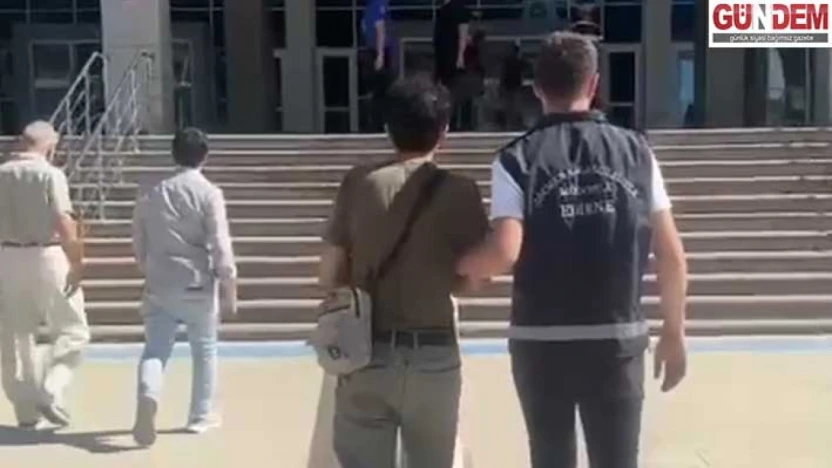 Kiralık otomobille yurt dışına çıkmaya çalışan biri FETÖ şüphelisi 4 kişi yakalandı