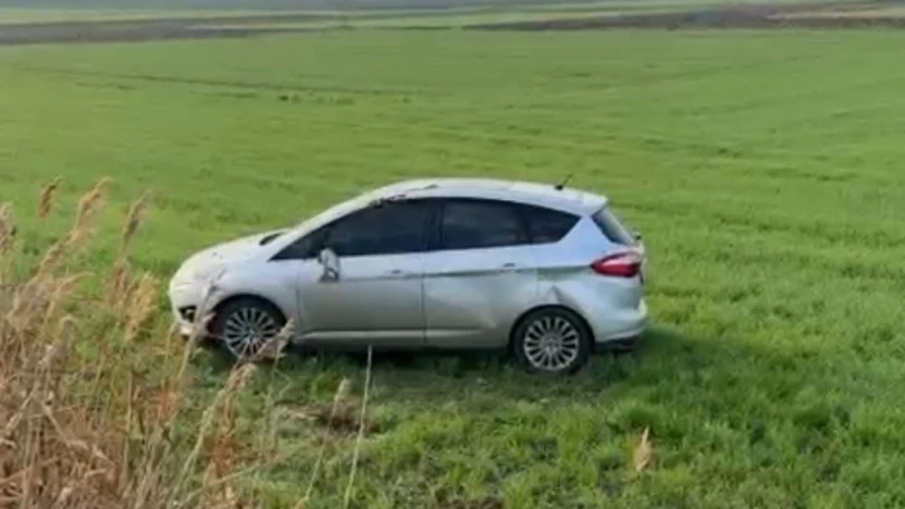 Kontrolden çıkan otomobil tarlaya uçtu