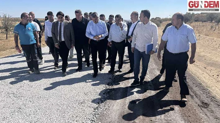 Köy yollarını asfaltlama çalışmaları devam ediyor
