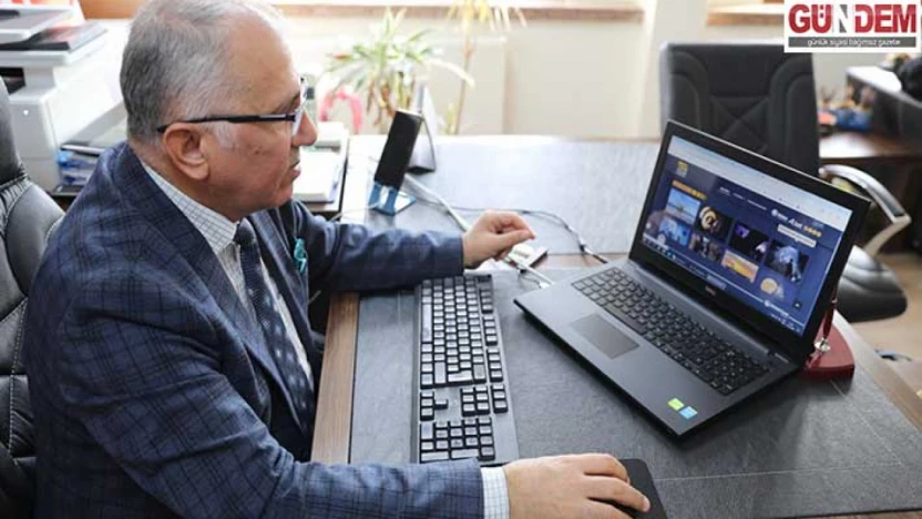 Kurt, AA'nın Türkiye ile dünya gündeminde yankı bulan 6 kategorideki 112 fotoğrafını inceledi