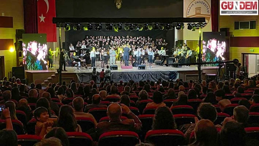 Liselilerin 'senfonik rock' konserine izleyicilerden tam not