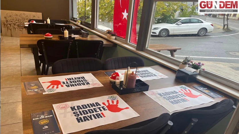 Masalara yerleştirilen mesaj: 'Kadına Şiddete Hayır'