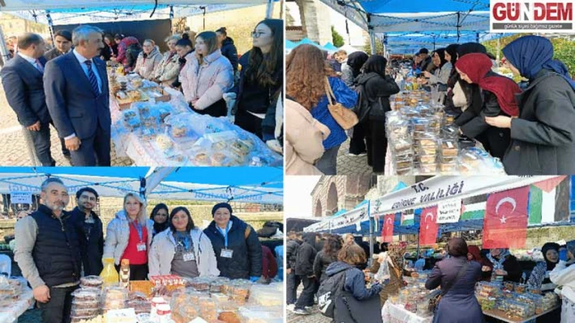 Öğrenciler Gazze için kermes düzenledi