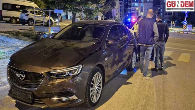 Otomobille çarpışan motosikletin sürücüsü yaralandı