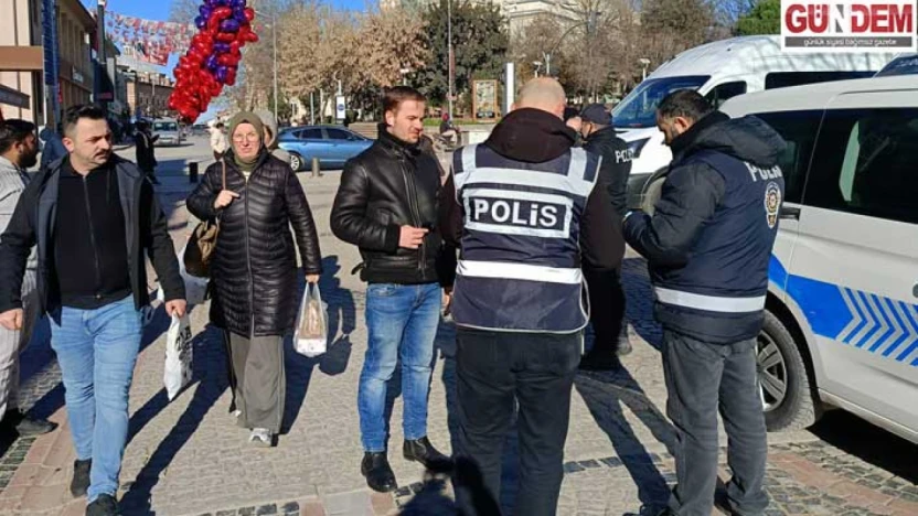 Polis ekipleri, Saraçlar Caddesi'nde GBT sorgusu