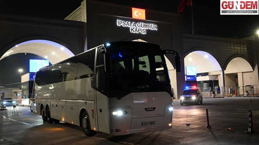 Samsunspor'la karşılaşacak AEK'nin taraftarları Türkiye'ye geldi