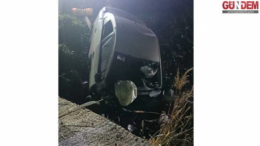 Şarampole devrilen otomobildeki 2 kişi öldü