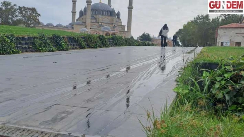 Selimiye önündeki kanalizasyon sorunu bir haftadır çözülemiyor