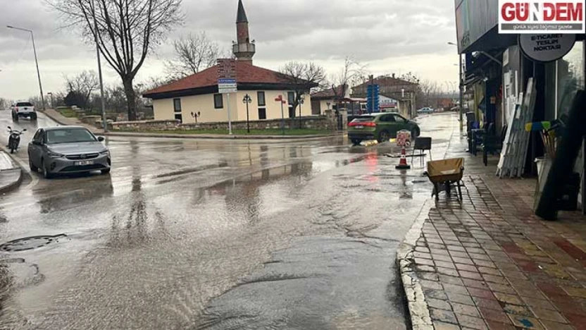 Su patlağı nedeniyle tonlarca su boşa aktı