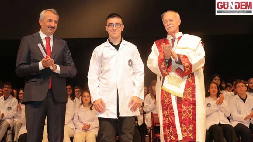 TED Edirne Koleji mezunu öğrenci beyaz önlük törenine damga vurdu