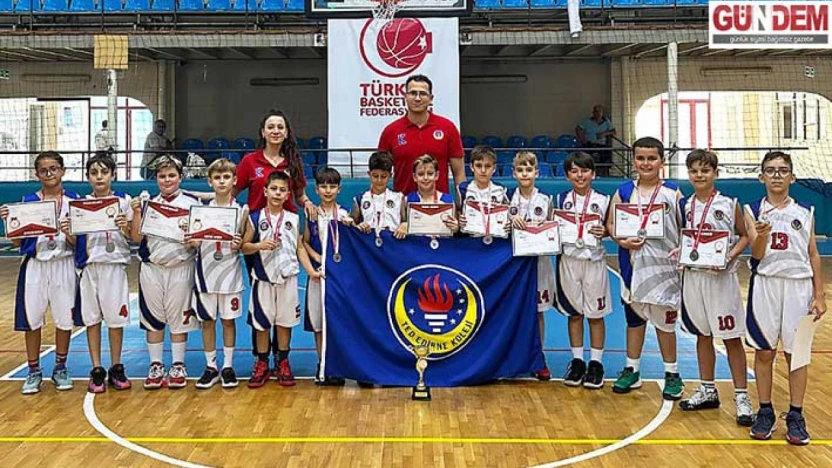 TED İlkokulu Minik A Basketbol Takımı Edirne ikincisi oldu