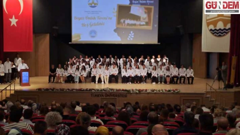 Tıp Fakültesi öğrencilerine 'Beyaz Önlük Töreni' Düzenlendi
