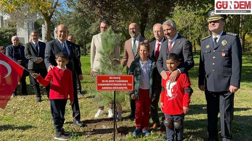 Trakya Üniversitesi'nde 102. Yıl Kutlaması İçin Fidanlar Toprakla Buluştu