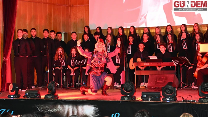 Ulu Önder Atatürk, öğrencilerin hazırladığı gösteriyle anıldı