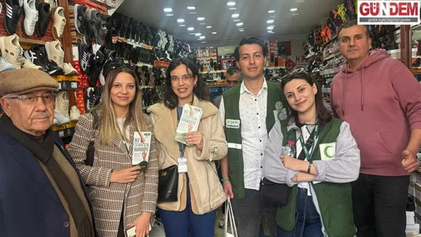 Yeşilay ekipleri esnafı ve vatandaşları bilgilendirdi