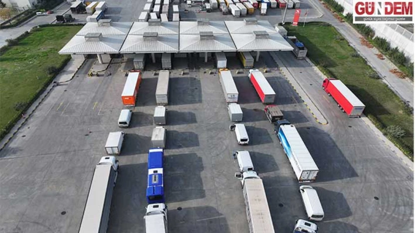 Yunanistan'daki çiftçi eylemi nedeniyle İpsala'dan geçemeyen tır şoförleri Kapıkule ve Hamzabeyli'ye yöneldi