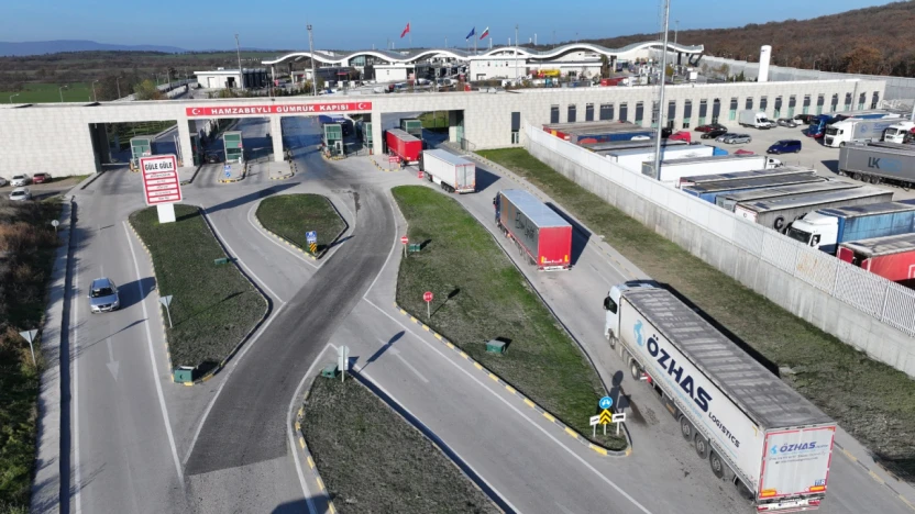 Yunanistan'daki çiftçi protestoları sınır kapılarında yoğunluğa yol açtı