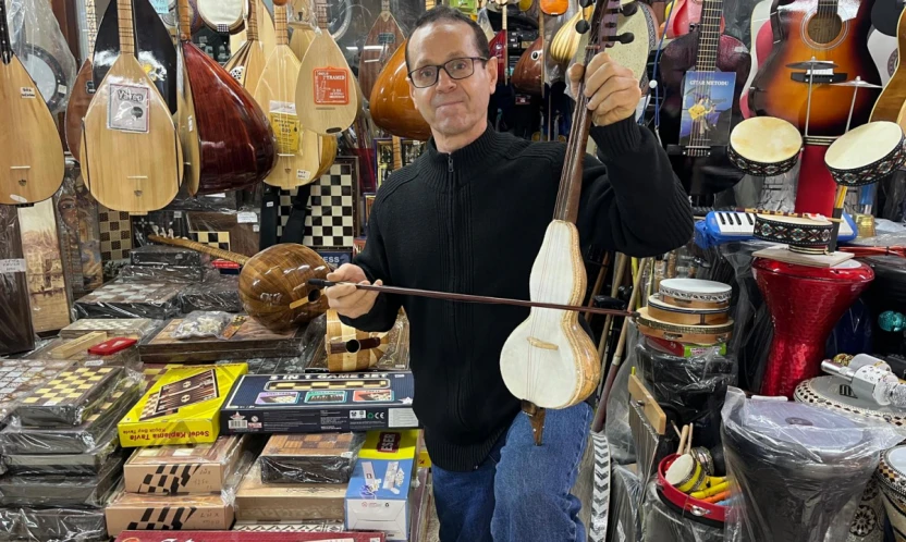 47 yıllık esnaf 'Tar Kemane' yapıp satıyor