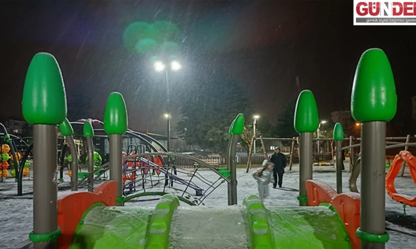 Balkanlardan gelen kar Edirne'de çocukları mutlu etti