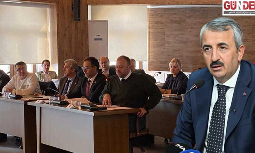 Belediye meclisinde Vali Sezer'e vefasızlık