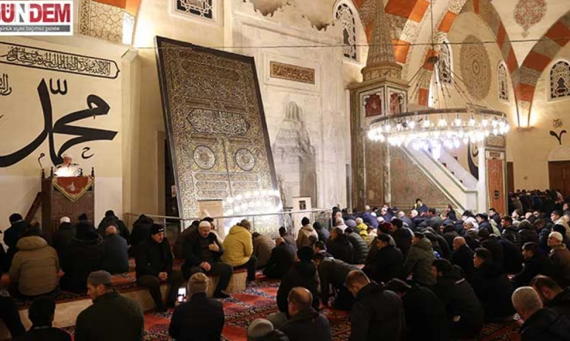 Berat Kandilinde Edirneliler camilere akın etti