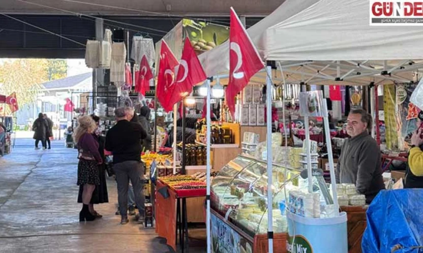 Çarşamba Pazarı bayraklarla süslendi