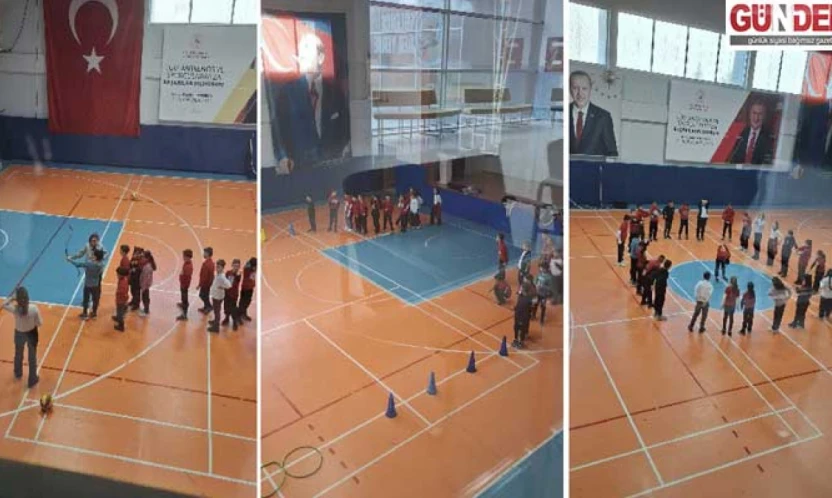 Çocuklara geleneksel okçuluk eğitimi