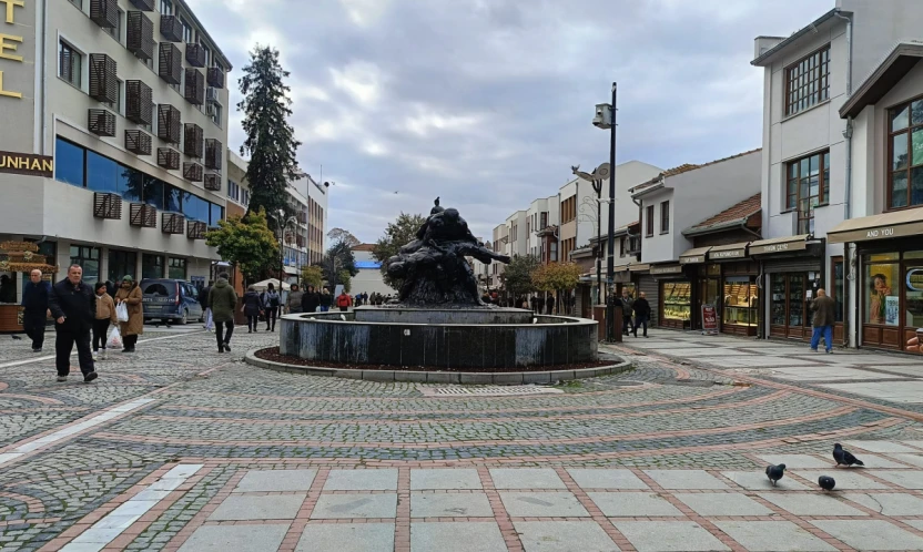 Cuma Pazarı kapandı, Saraçlar susturuldu: Esnaf tepkili