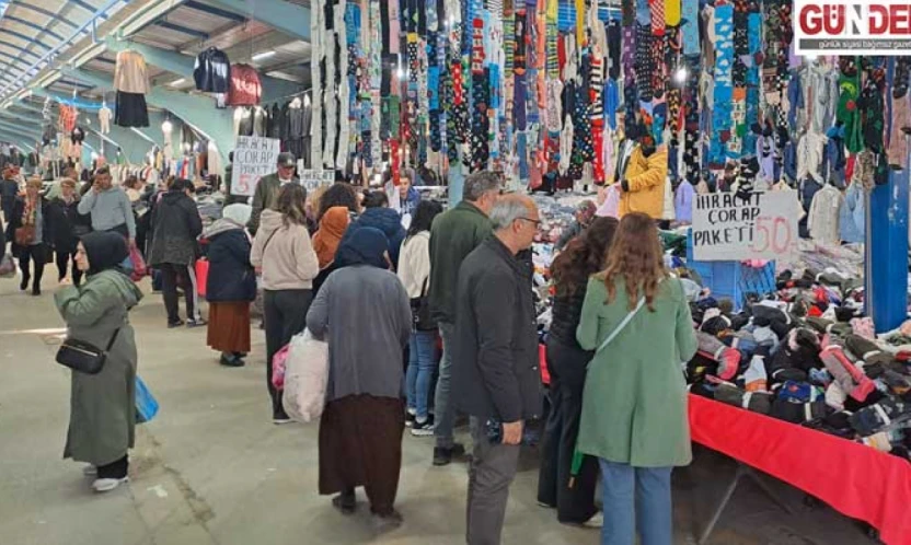 Cuma Pazarı'nda yoğunluk dikkat çekti