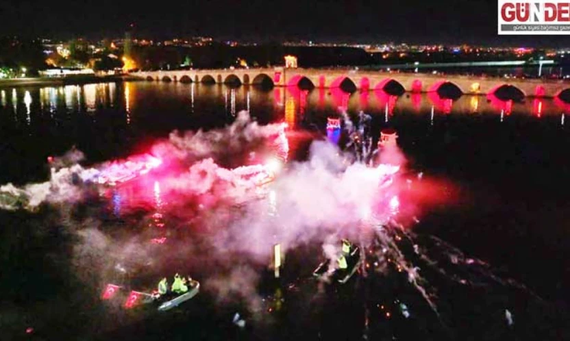 Cumhuriyet'in 102. Yılı Coşkusuyla Meriç Nehri'nde Fener Alayı