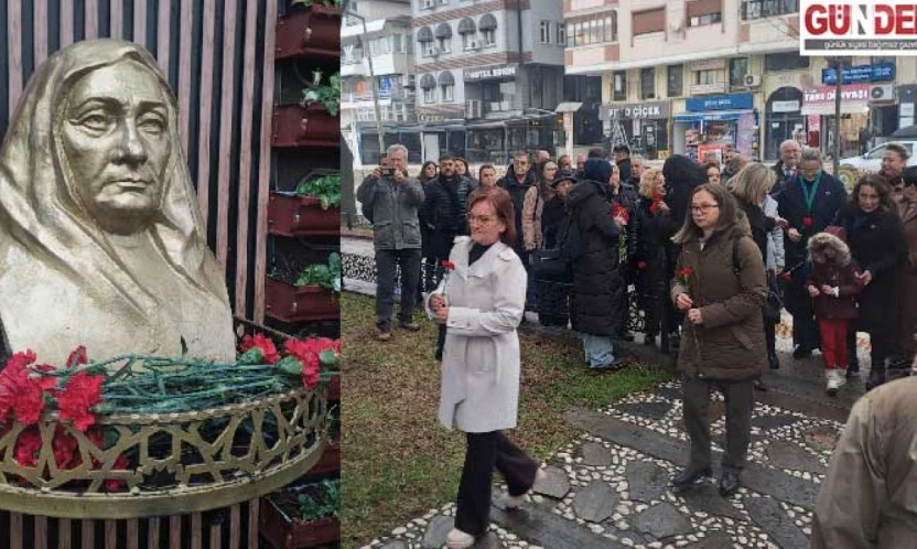 Cumhuriyetin annesi karanfillerle anıldı