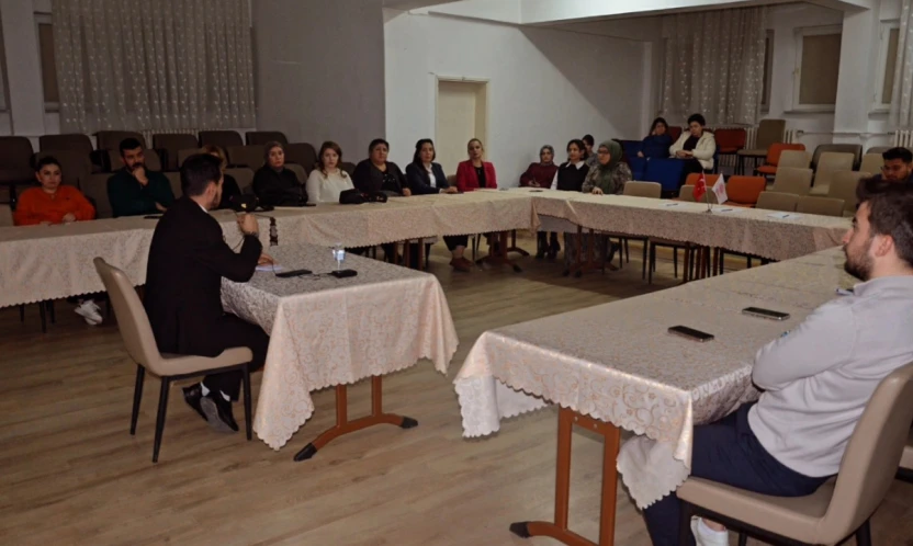 'Değerler Eğitiminde Ailenin Önemi'  söyleşisine yoğun katılım