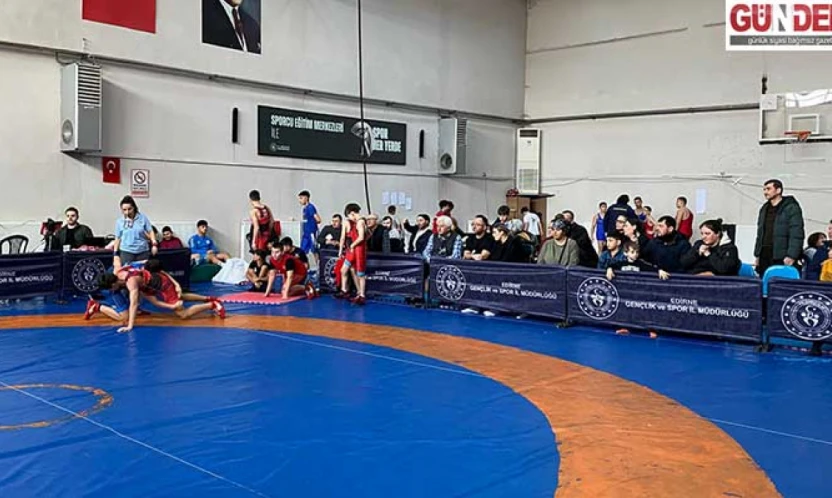 Deprem şehidi sporcular anısına güreş turnuvası düzenlendi