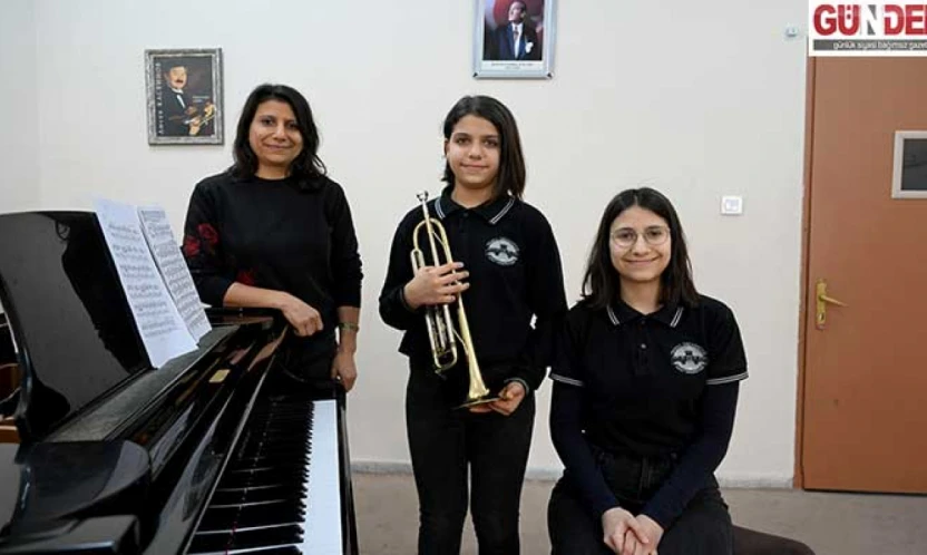 Depremzede kardeşler hayata müzikle tutundu