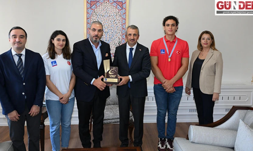 Dünya Şampiyonu Kürekçi, Edirne Valisi Sezer'i ziyaret etti