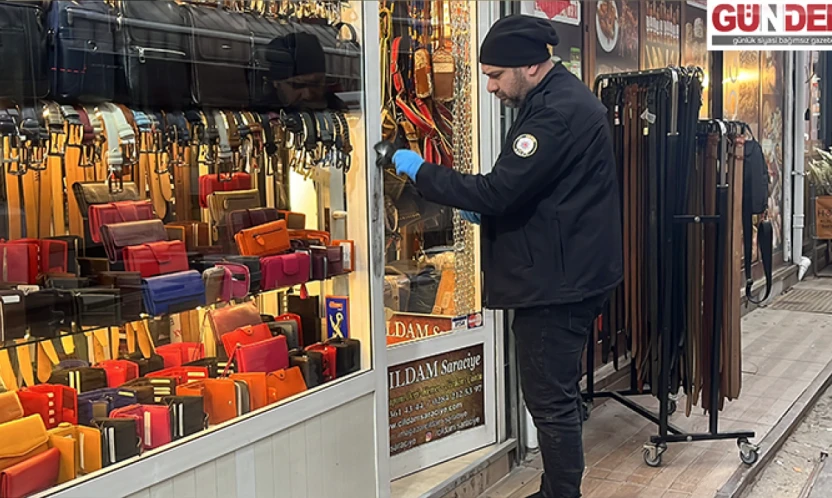 Edirne'de 3 iş yerinden para ve telefon çalındı