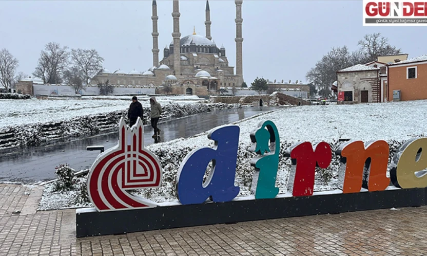 Edirne'de kar yağışı etkili oldu, kent beyaza büründü