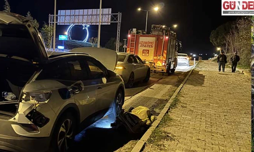 Elektrikli araçla tırdan yola düşen demir parçasına çarptı