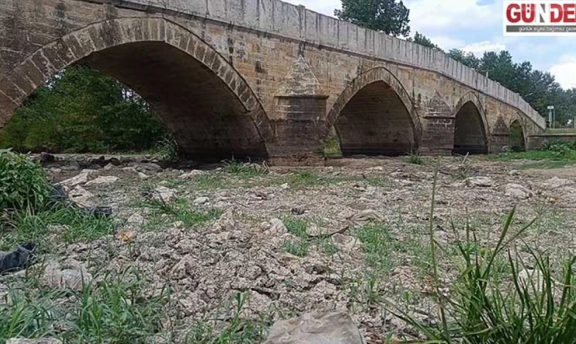 'Eskiden yüzüyorduk, şimdi yürüyerek geçersin'