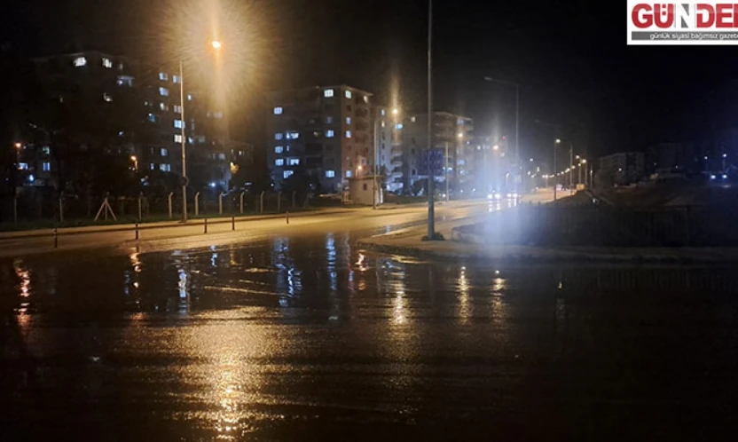 Fatih Mahallesi'nde altyapı arızası: Yollar suyla kaplandı