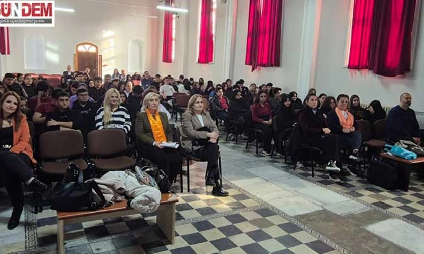 Gençler dijital şiddete karşı bilinçlendirildi