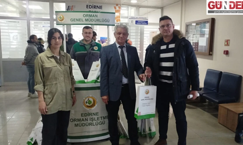 İşlem yaptıranlara fidan hediye edildi