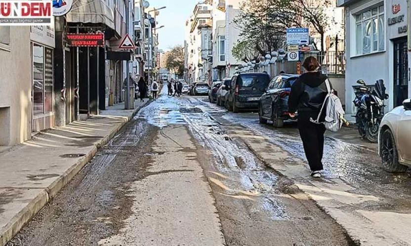 Kaleiçi'nde belediye çalışmaları hayatı felç etti