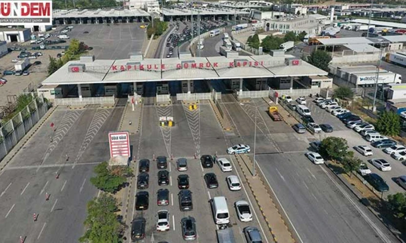 Kapıkule'den 1 günde 3 bin 442 ticari araç geçiş yaptı