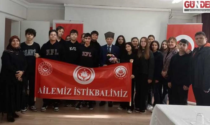 Kıbrıs Gazisi Kanar, vatan sevgisini öğrencilerle paylaştı