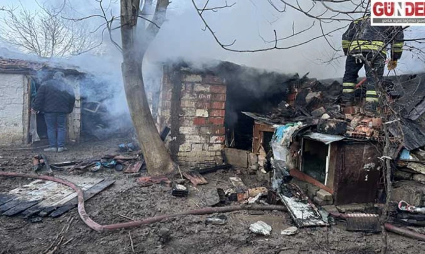 Kömürlükte çıkan yangın söndürüldü