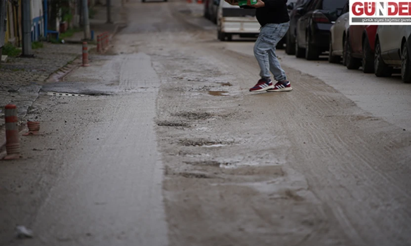 Maarif Caddesi'nde Çalışma Sonrası Yol Çöktü: İki Haftadır Müdahale Yok