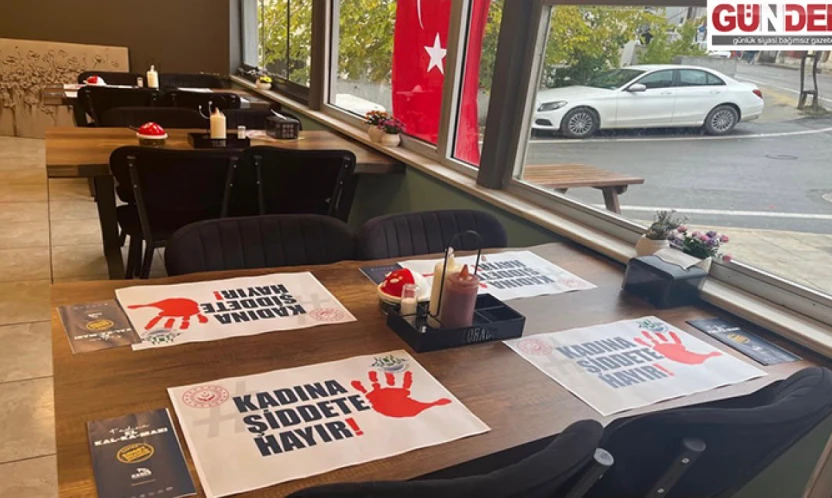 Masalara yerleştirilen mesaj: 'Kadına Şiddete Hayır'